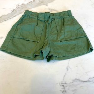 Tea Collection Camp shorts, army green color, Girls Size 12 excellent condition
